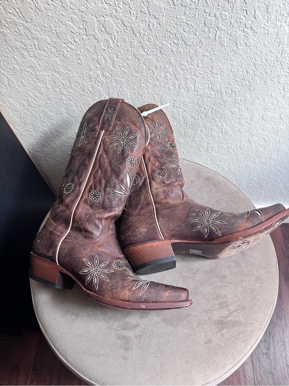 Shyanne Women's Daisy Mae Floral Embroidered Western Boots Snip Toe 6.5 B